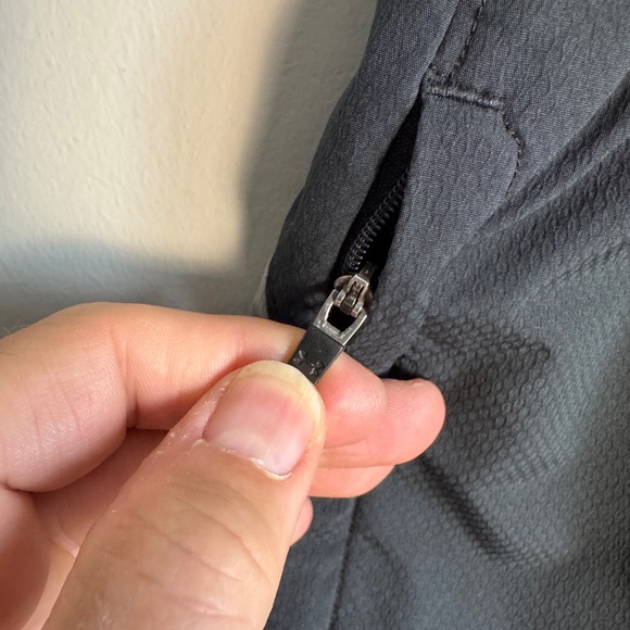 Under Armour Mens Pull On Track Pants Black/Gray Large Active Ankle Vents Casual - Picture 3 of 16